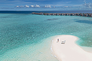 Four Seasons Resort Maldives at Landaa Giraavaru — Maldives luxury hotel package