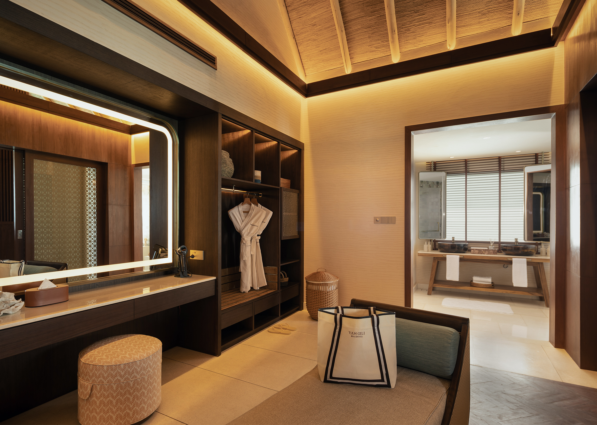 Water pool villa dressing area